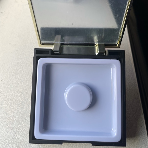 Lilly Lashes Mirrored Lash Compact - Picture 4 of 5